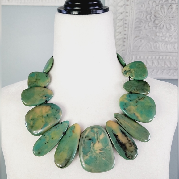 Green Resin Bead Statement Necklace - Picture 2 of 9